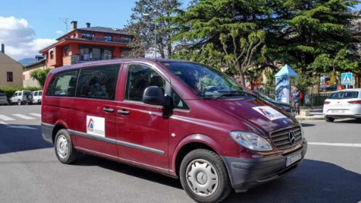 El vehicle que presta el servei de transport urbà a Puigcerdà