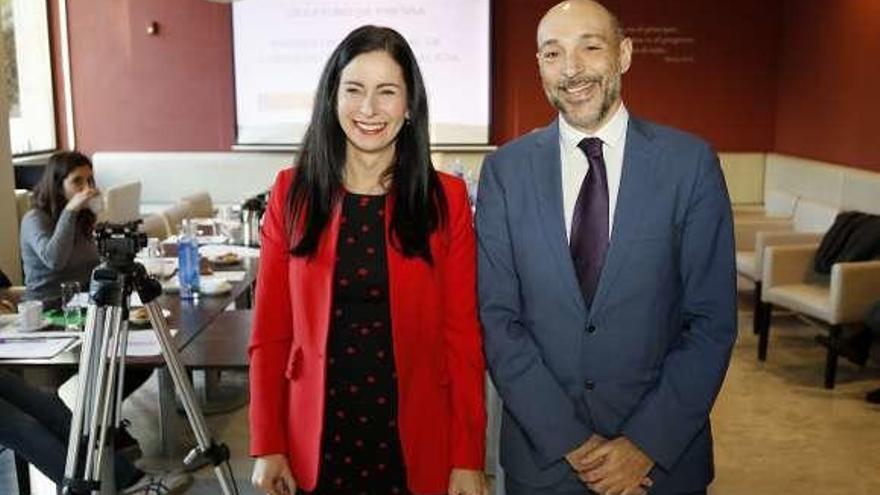 Patricia García y Sergio Prieto, ayer, en Vigo. // Alba Villar