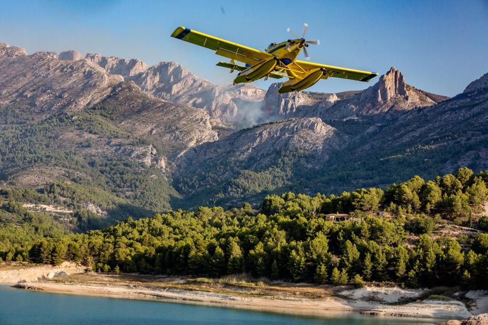 Incendio forestal entre Guadalest y Beniardà