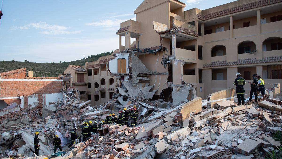 Imagen de las labores de rescate en el edificio derrumbado en Peñíscola