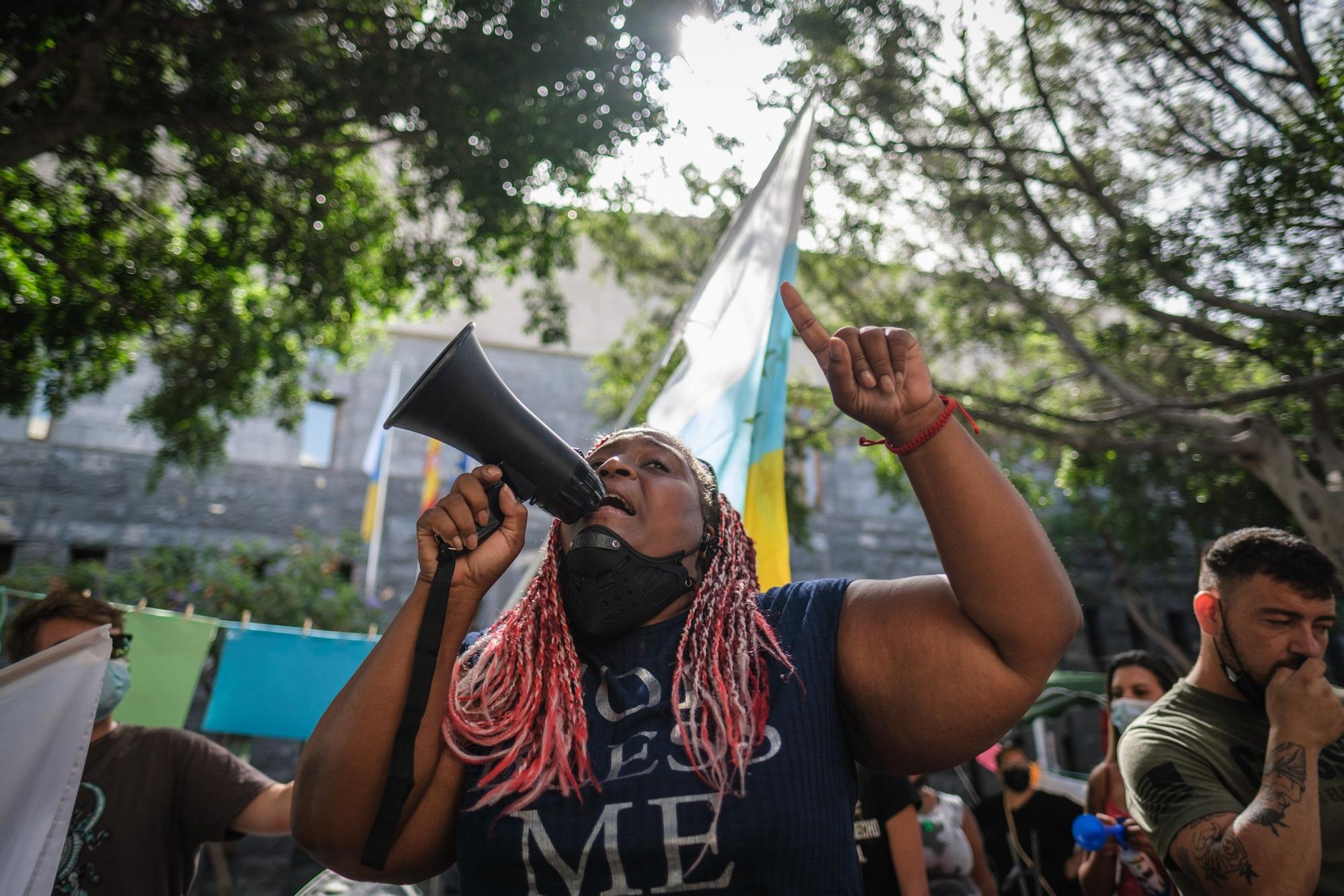Marcha de los afectados por los desahucios en Santa Cruz