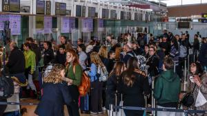 Colas para facturar en el aeropuerto de Barcelona