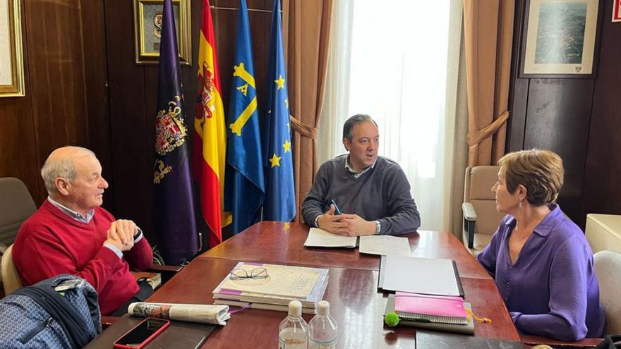 Pepe Pardo, Alejandro Vega y Reyes Ugalde, durante la reunión. | R. A. G.-O.