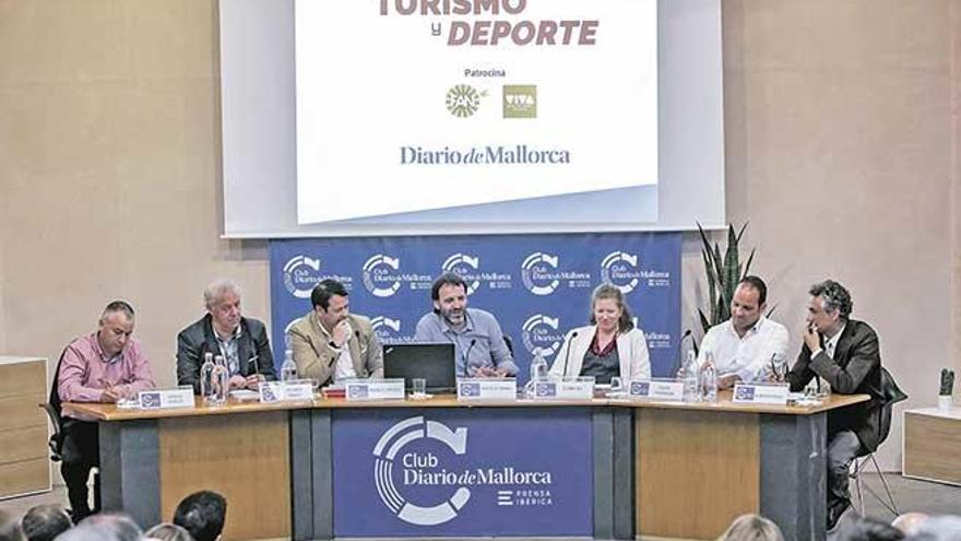 La mesa redonda que se organizó ayer en el Club Diario de Mallorca sobre el deporte como dinamizador de la economía turística.