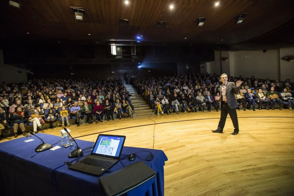 Pedro Duque participa en la segunda jornada de la II Semana de la Ciencia