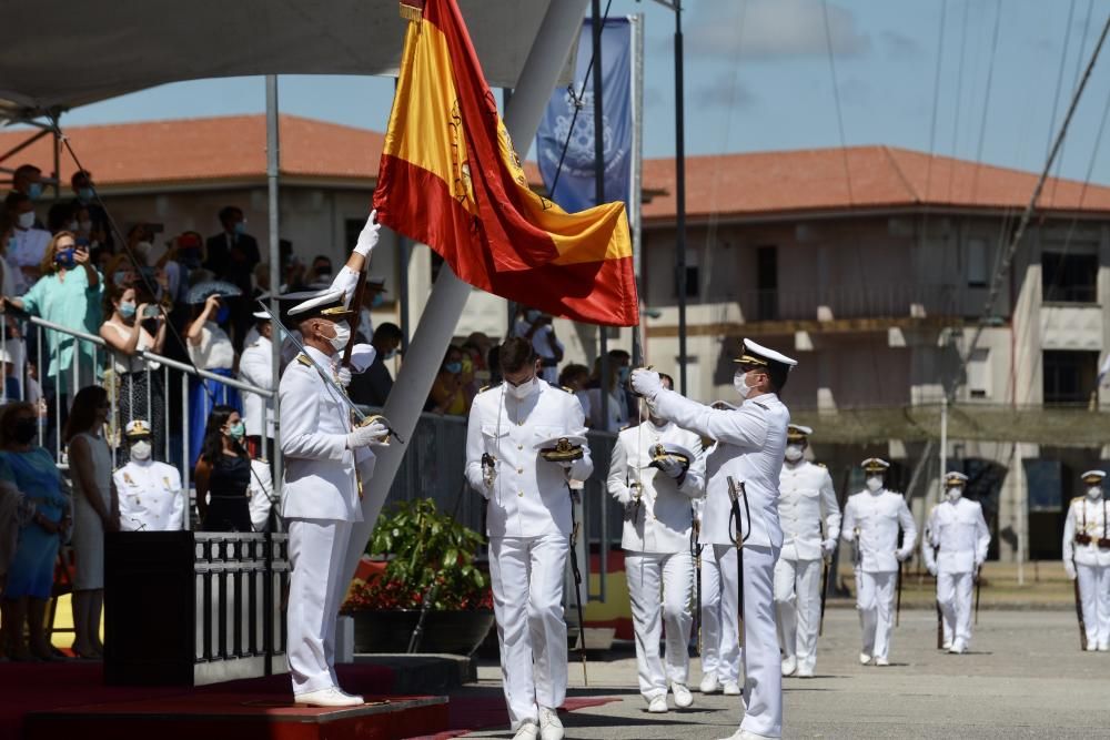 La Escuela Naval de Marín saluda a 112 nuevos oficiales de la Armada