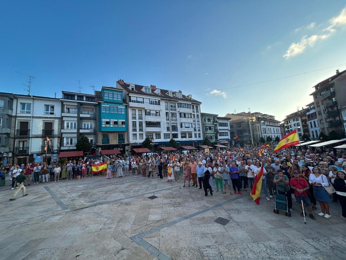 EN IMÁGENES: Concentración en Villaviciosa en apoyo de Ceuta EN IMÁGENES: Concentración en Villaviciosa en apoyo de Ceuta
