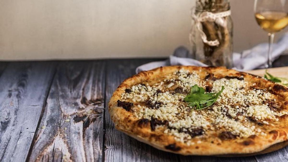 La pizza de rabo de toro de Marquinetti (Tomelloso, Ciudad Real).