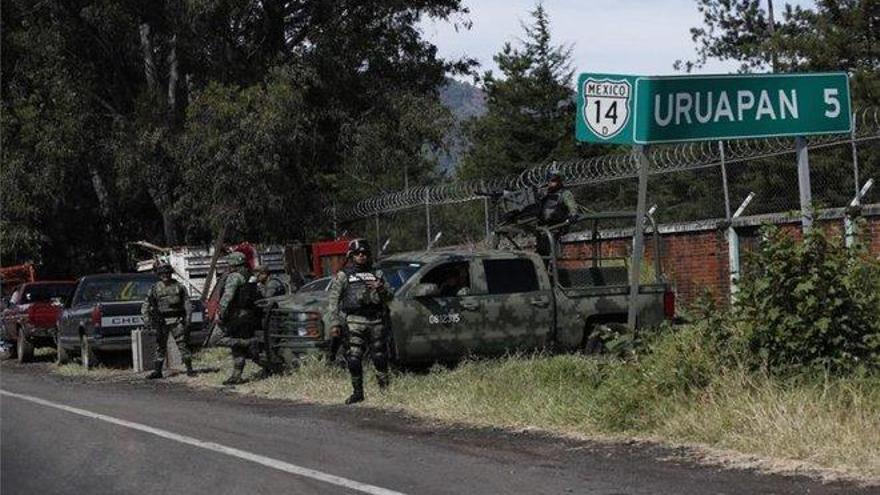 México: Asesinan a 10 personas y hallan una fosa clandestina en Michoacán