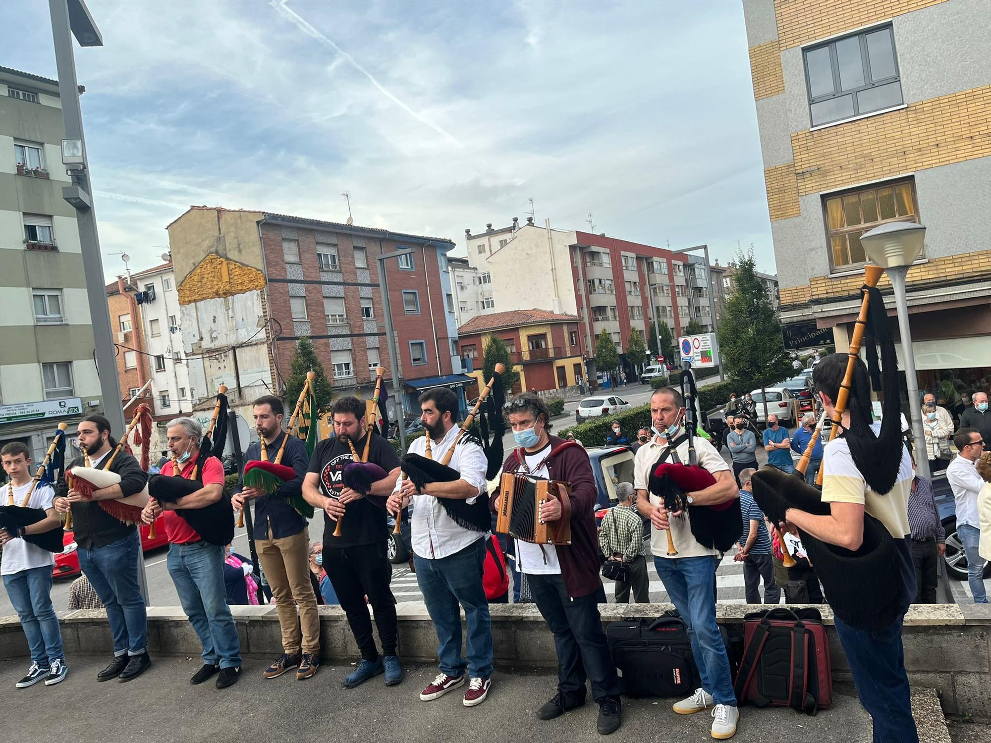 Emotivo adiós en Lugones al conocido tamborilero Javi Castro