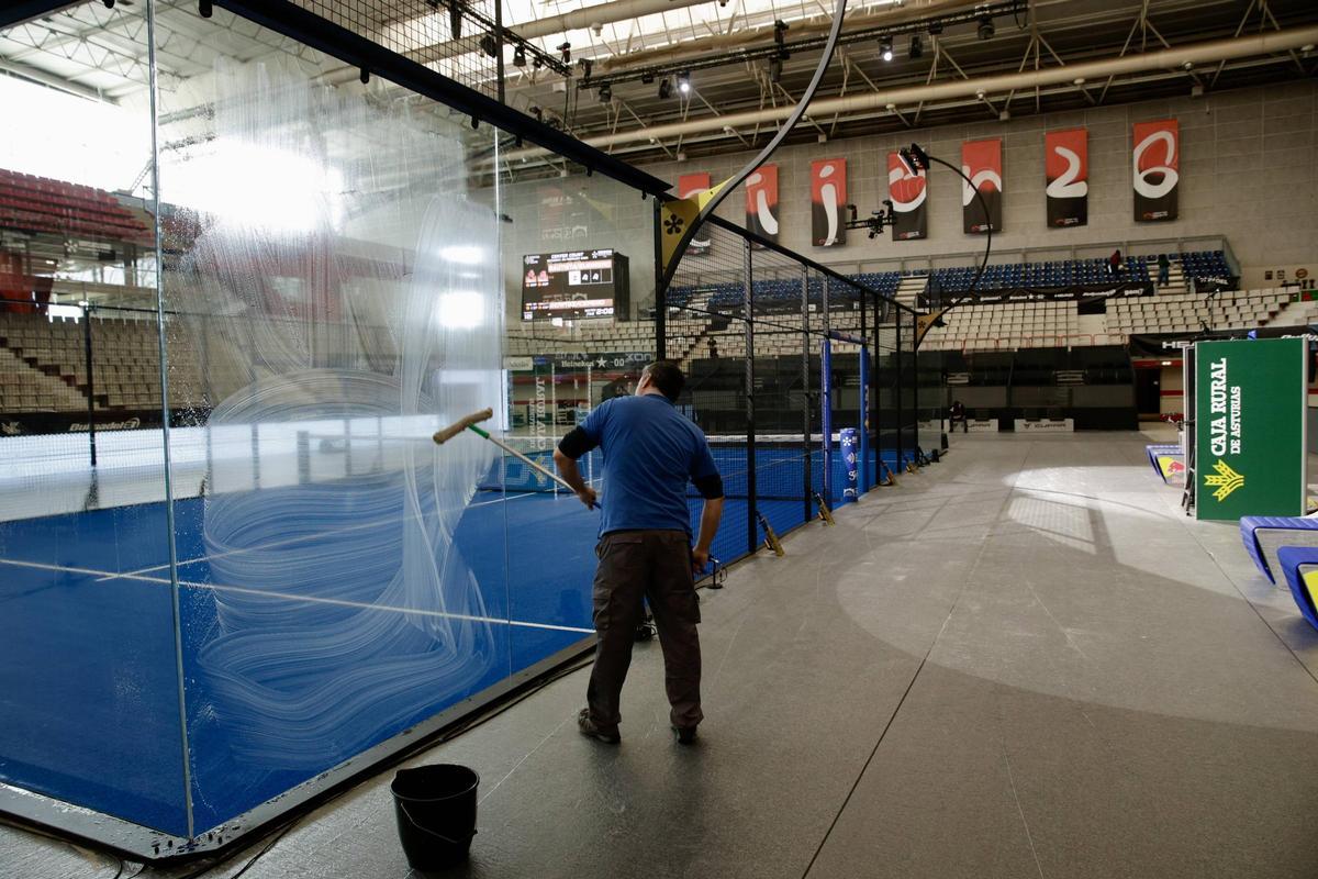 Todo listo en Gijón para disfrutar del mejor pádel internacional (en imágenes)