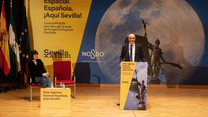 La ministra Diana Morant y el alcalde de Sevilla celebran la elección de la sede espacial.
