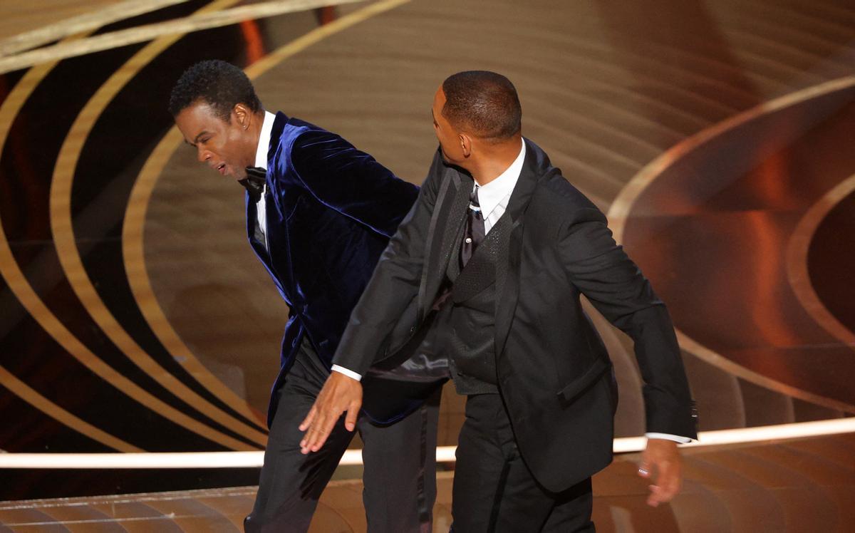 Will Smith abofetea a Chris Rock en la gala de los Oscar.