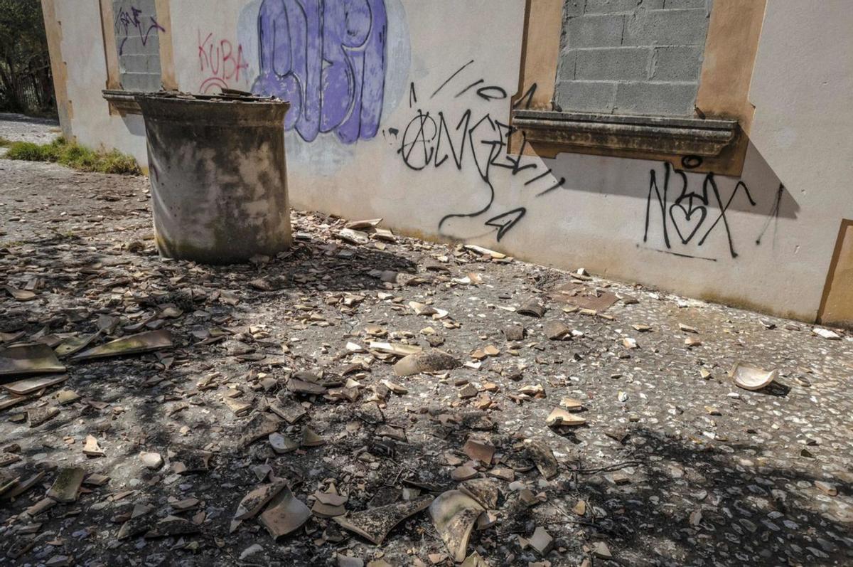 El antiguo patio ha perdido todo su esplendor cubierto de escombros.  | DM