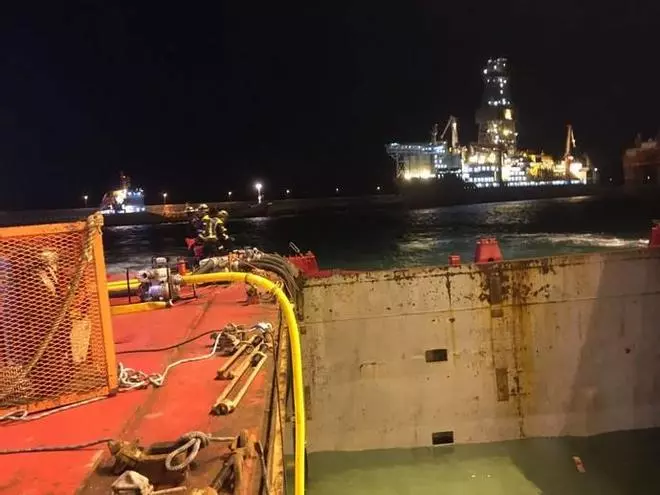 Una plataforma choca contra el buque portacontenedores en Tenerife