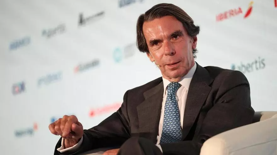 Aznar recupera la frase "el que pueda hacer que haga" por la "situación insostenible de España"