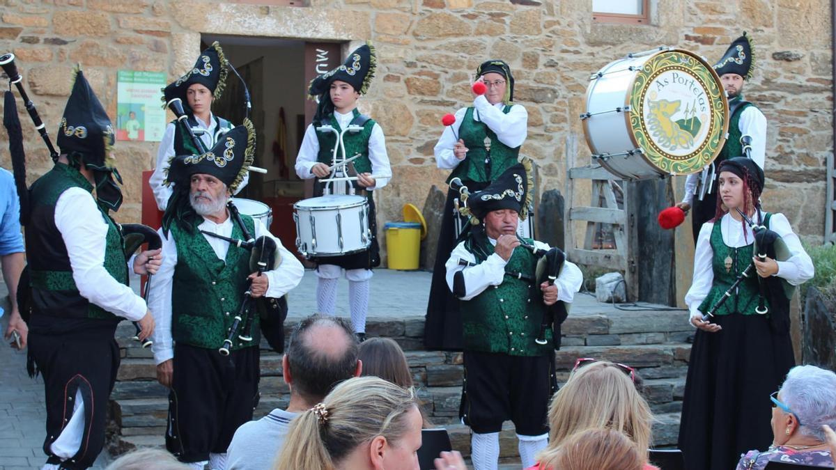 Folcloristas en Tolilla