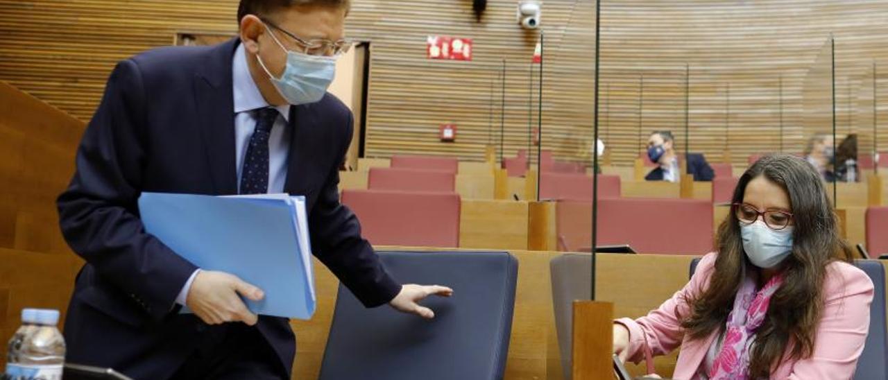 El presidente Ximo Puig y la vicepresidenta Mónica Oltra, en un pleno de las Corts. | M.Á. MONTESINOS