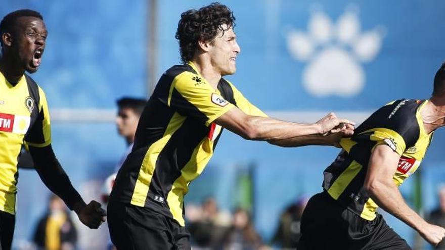 Emaná, Fran Miranda e Íñiguez celebran con rabia el gol de este último, en la victoria frente al Espanyol B (1-2) del pasado 27 de enero.