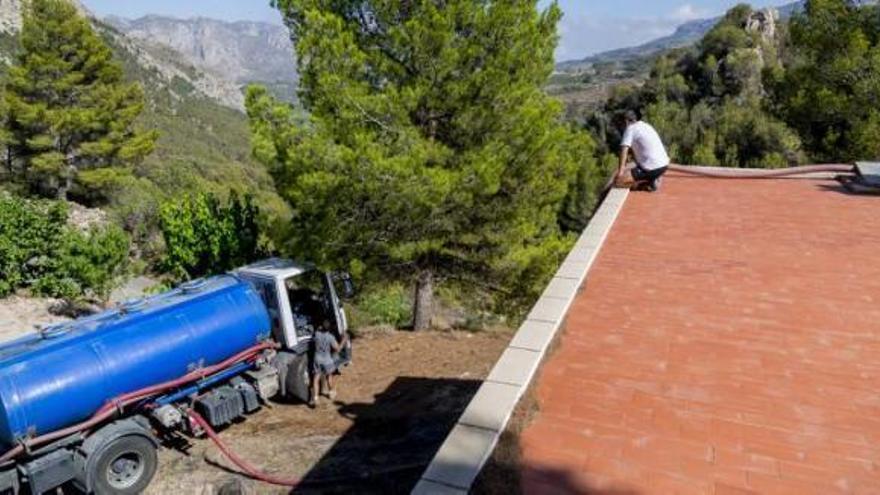 Tàrbena recupera el suministro de agua potable en horario diurno