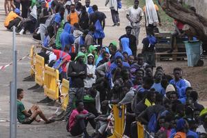 Interior prepara vols de devolució de migrants arribats a les Canàries