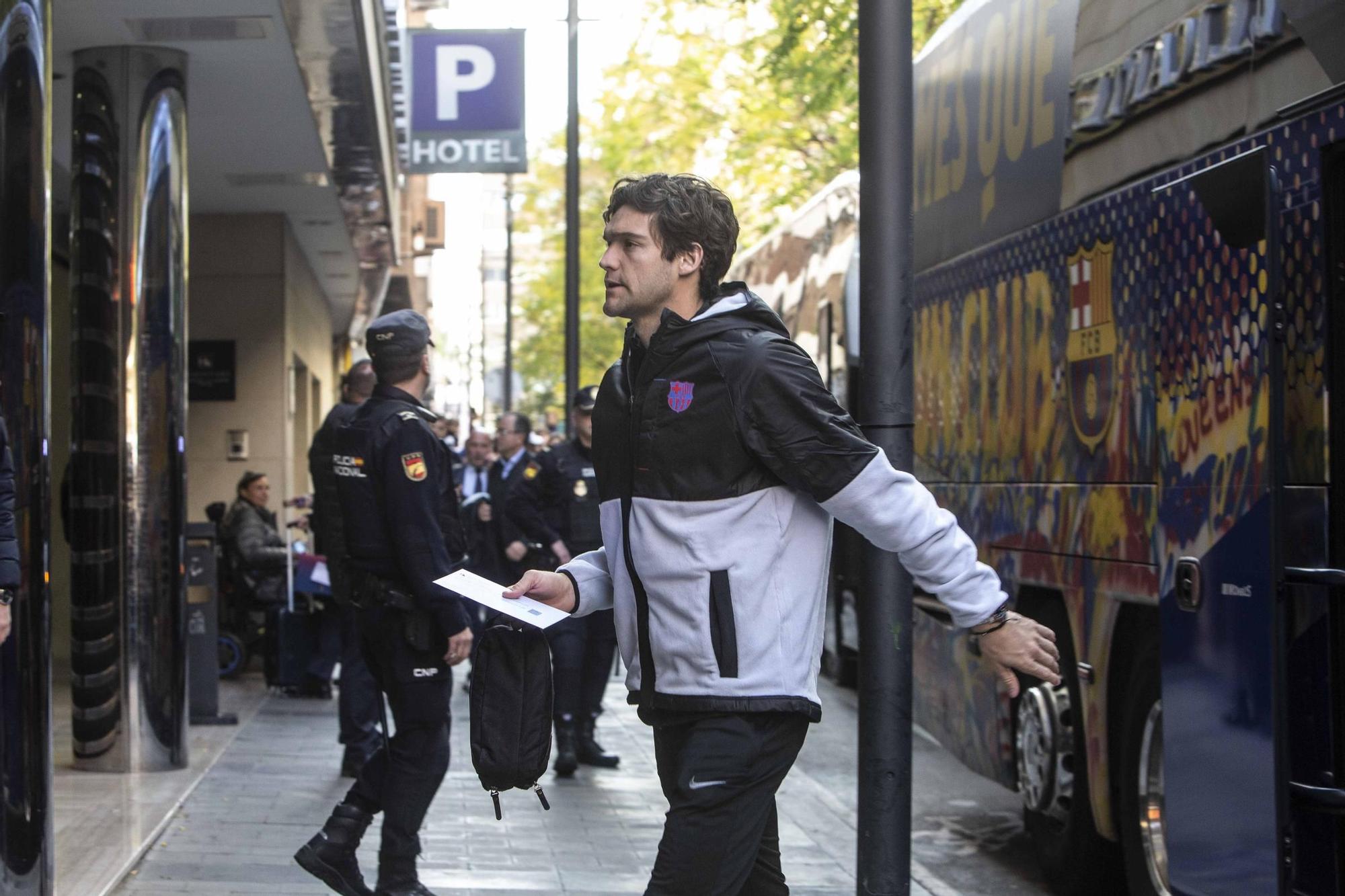 Gran expectación en Alicante por la llegada del Barça