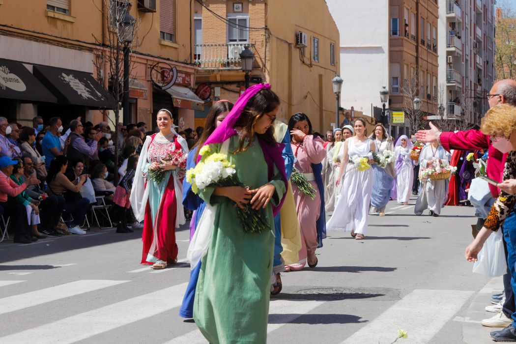 Flores y alegría para despedir la Semana Santa Marinera en el desfile de Resurrección