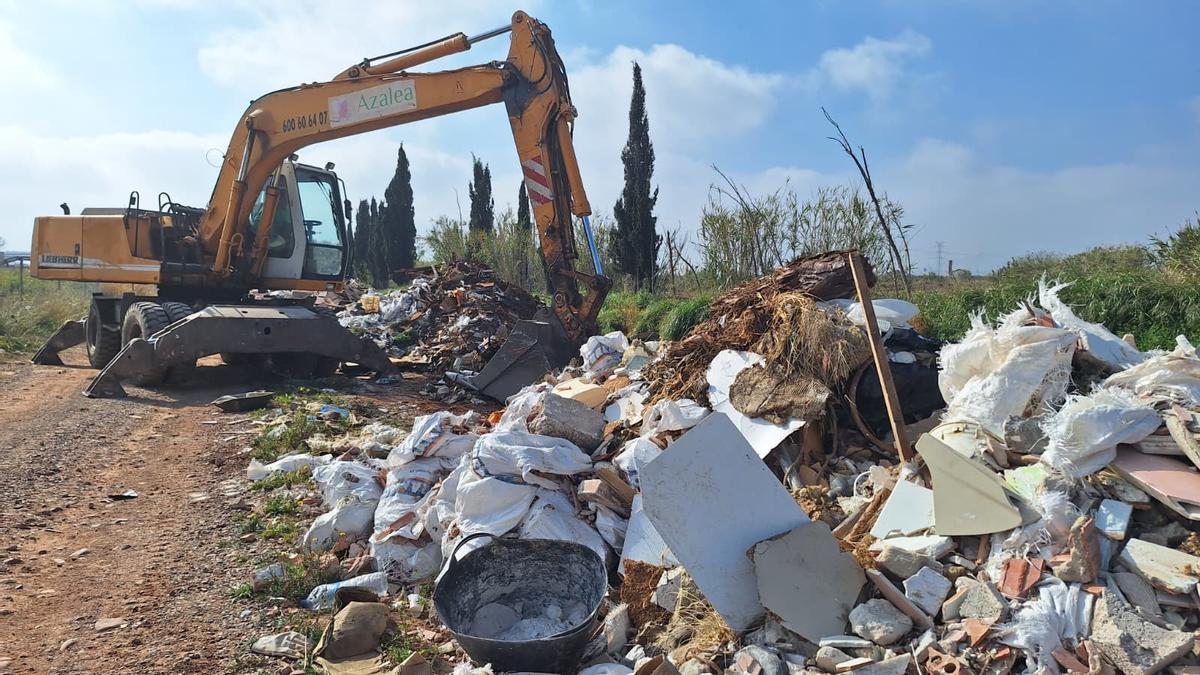 Fotogalería I Las imágenes del macrovertedero junto a la AP-7 en Vila-real