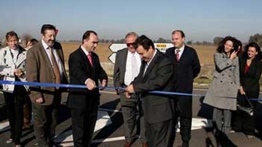 Inaugurada la carretera del aeropuerto, que une Balboa y la Nacional V