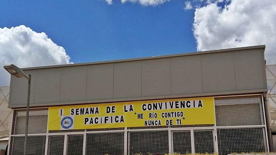 El CEIP Nuestra Señora de Las Lágrimas celebró la I Semana de la Convivencia Pacífica, en la que elaboraron un bonito mural de corazones.