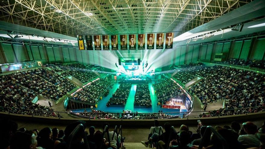 Canarian Comedy Hits New Heights as 'La Quedada del Año' Sells Out Arenas