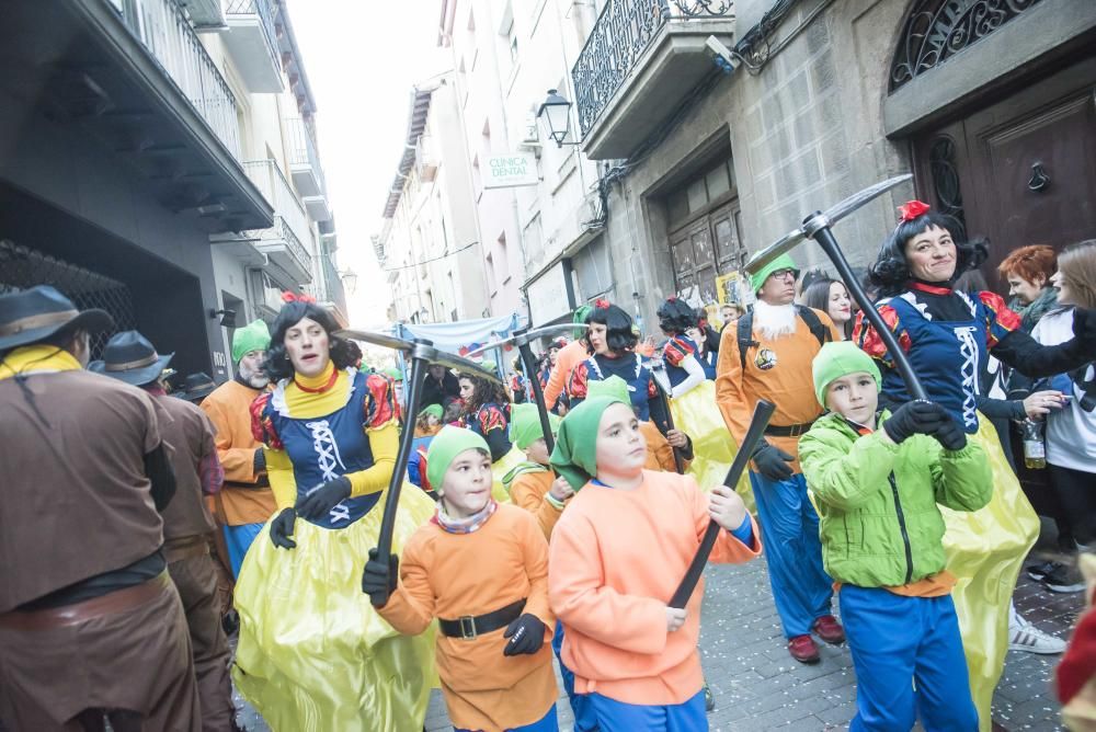 Set mil persones desborden els carrers de Sallent en un Carnaval multitudinari