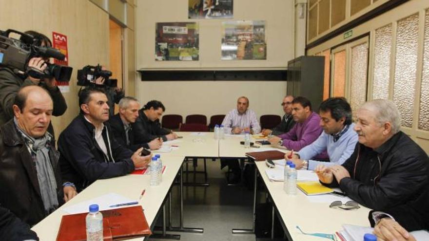 La reunión de los representantes de FITAG-UGT y la federación de industria de CC OO celebrada ayer en Oviedo.