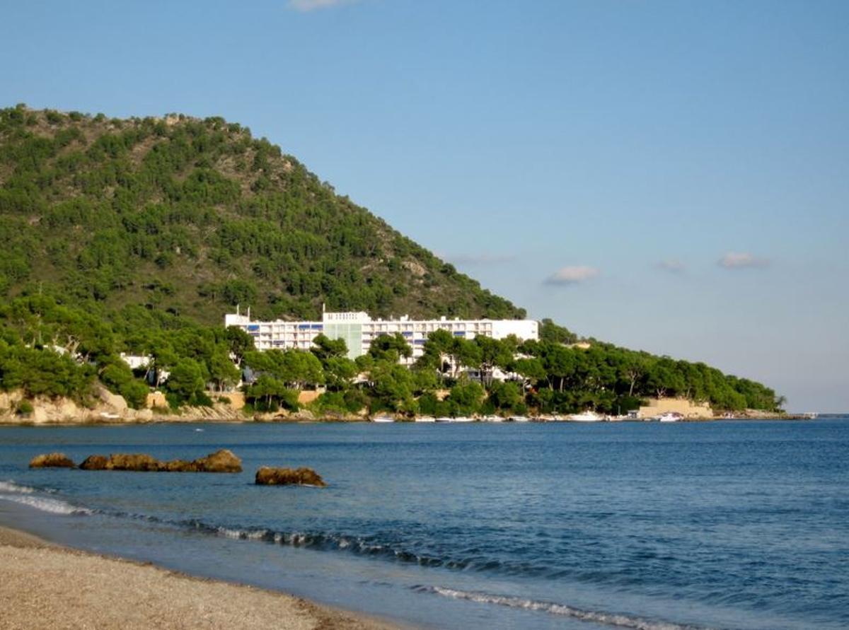 Flach, entspannt und barrierefrei: der Strand an der Costa dels Pins