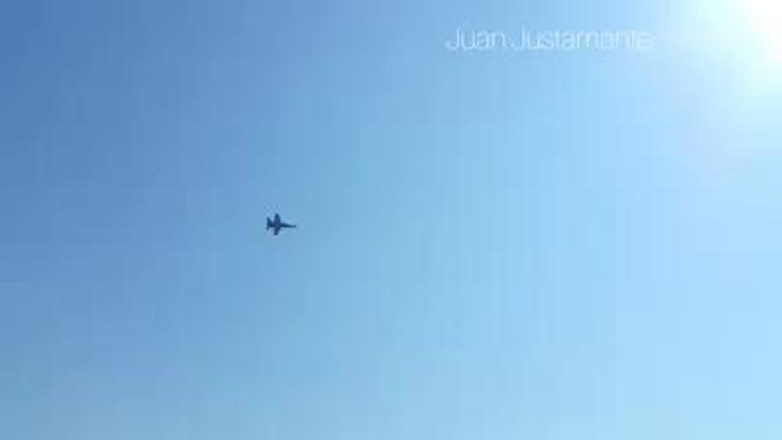 El vuelo rasante de dos aviones desata la alarma en la Playa de San Juan