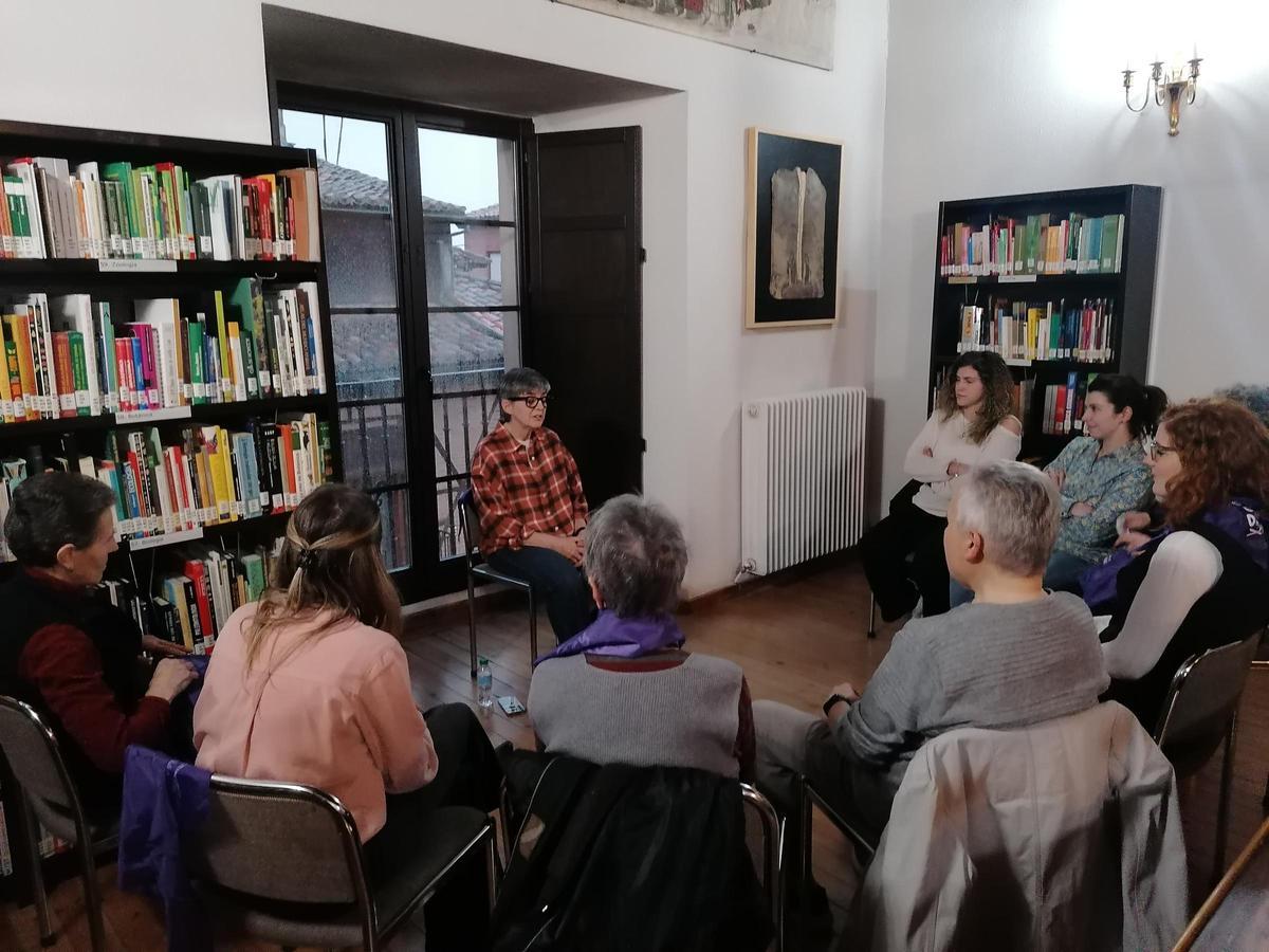 GALERÍA | Toro conmemora el Día de la Mujer con "Bibliotecas Humanas"