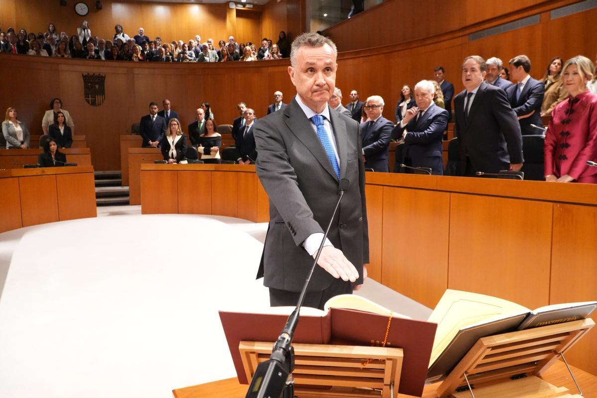 Luis Biendicho, durante su jura como diputado de las Cortes de Aragón.