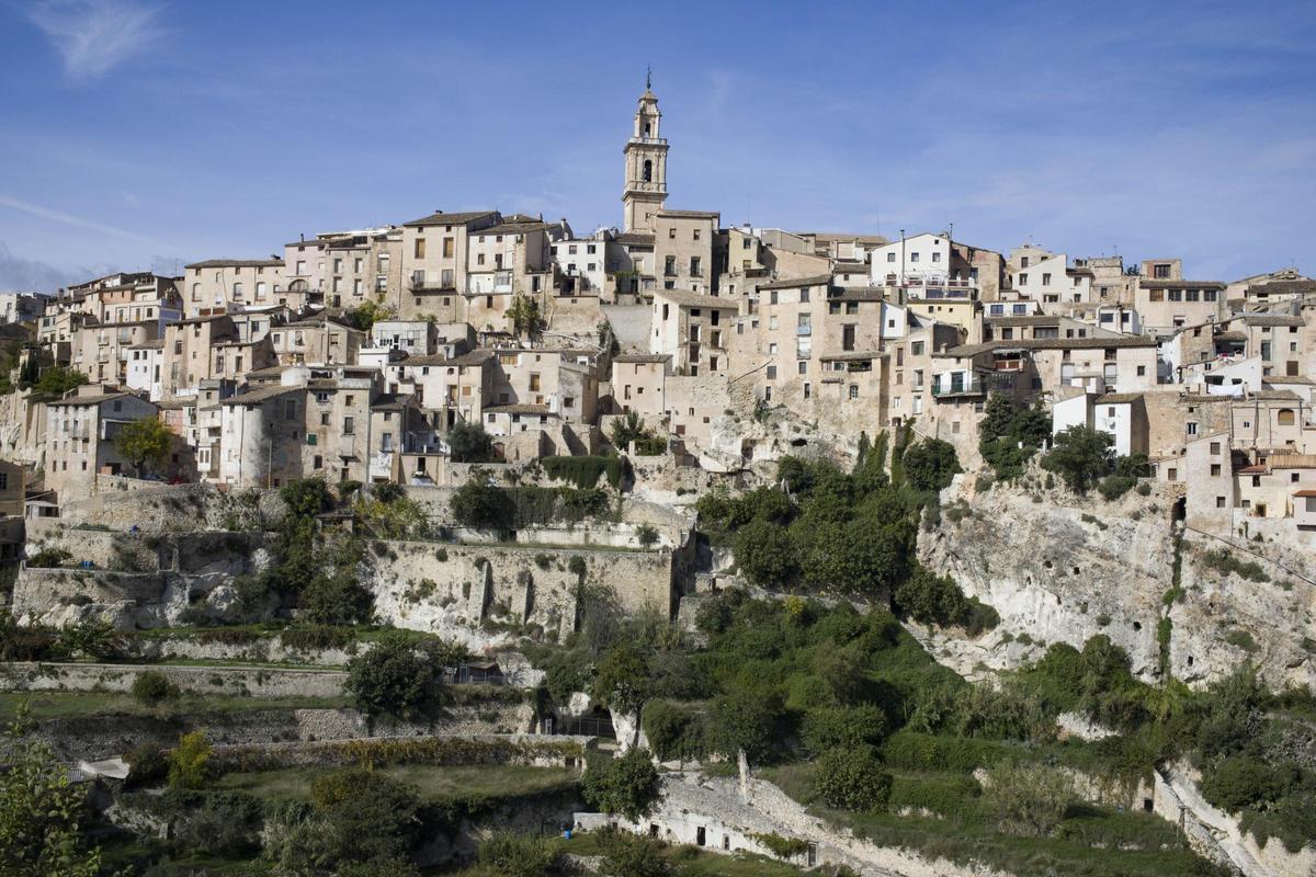 Panorámica del Barri Medieval y centro histórico de Bocairent con los huertos perimetrales en la parte baja.