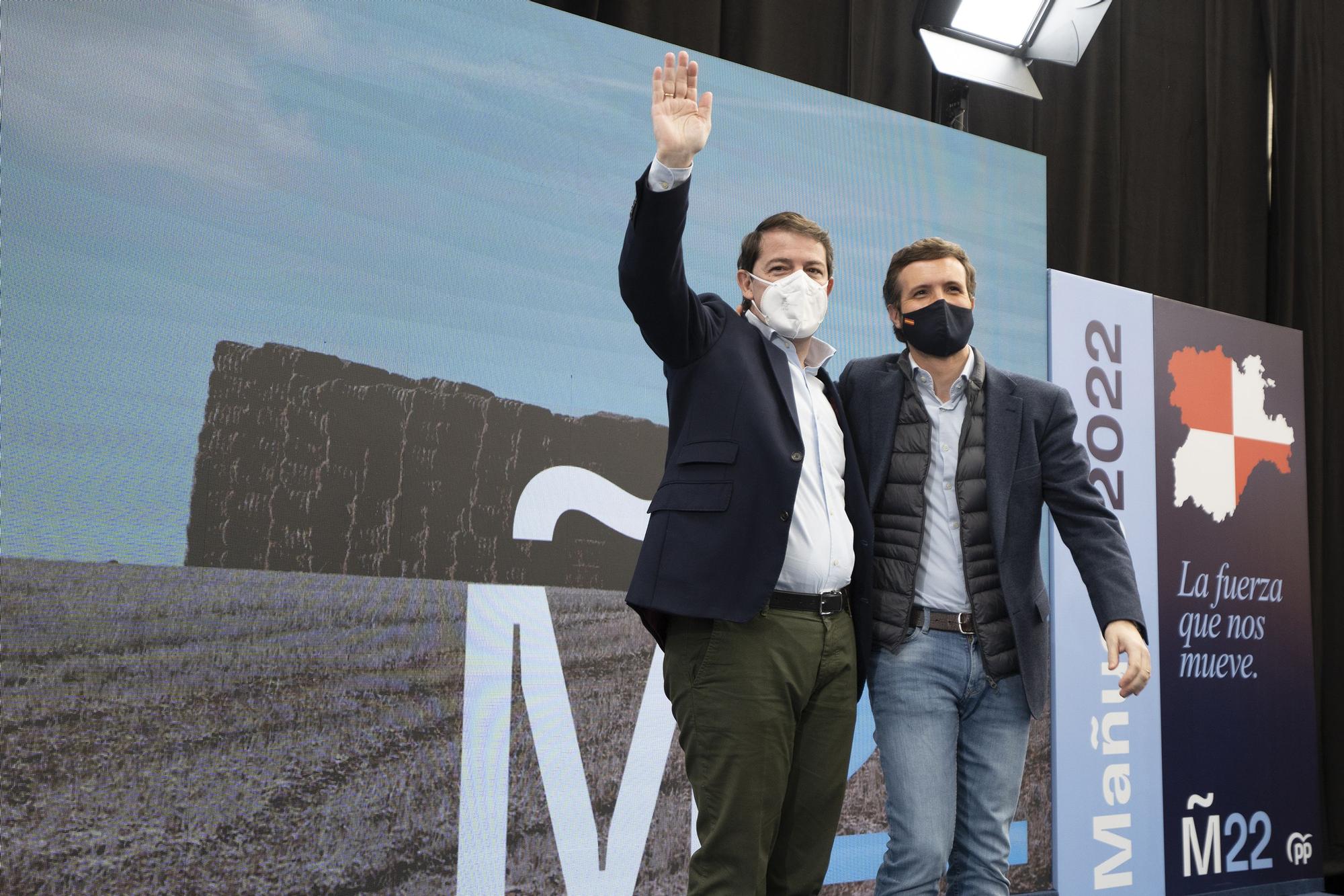 Pablo Casado y Alfonso Fernández Mañueco, en un acto electoral.