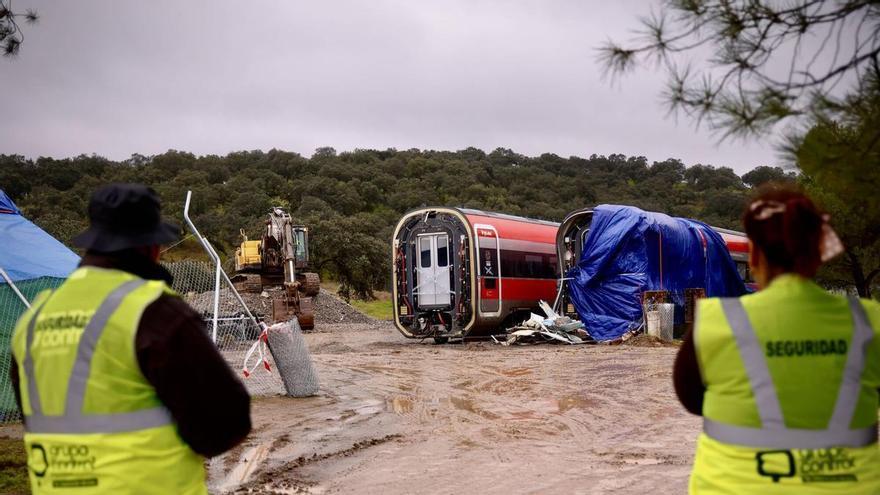 Crisis ferroviaria tras el accidente de tren en Adamuz, en directo | Las cajas negras de los trenes revelan que entre el descarrilamiento y choque pasaron 15 segundos