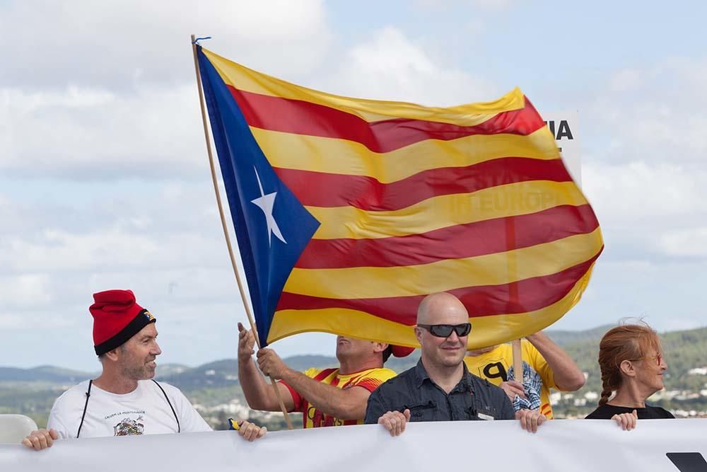 60 personas en Ibiza en apoyo del referéndum.