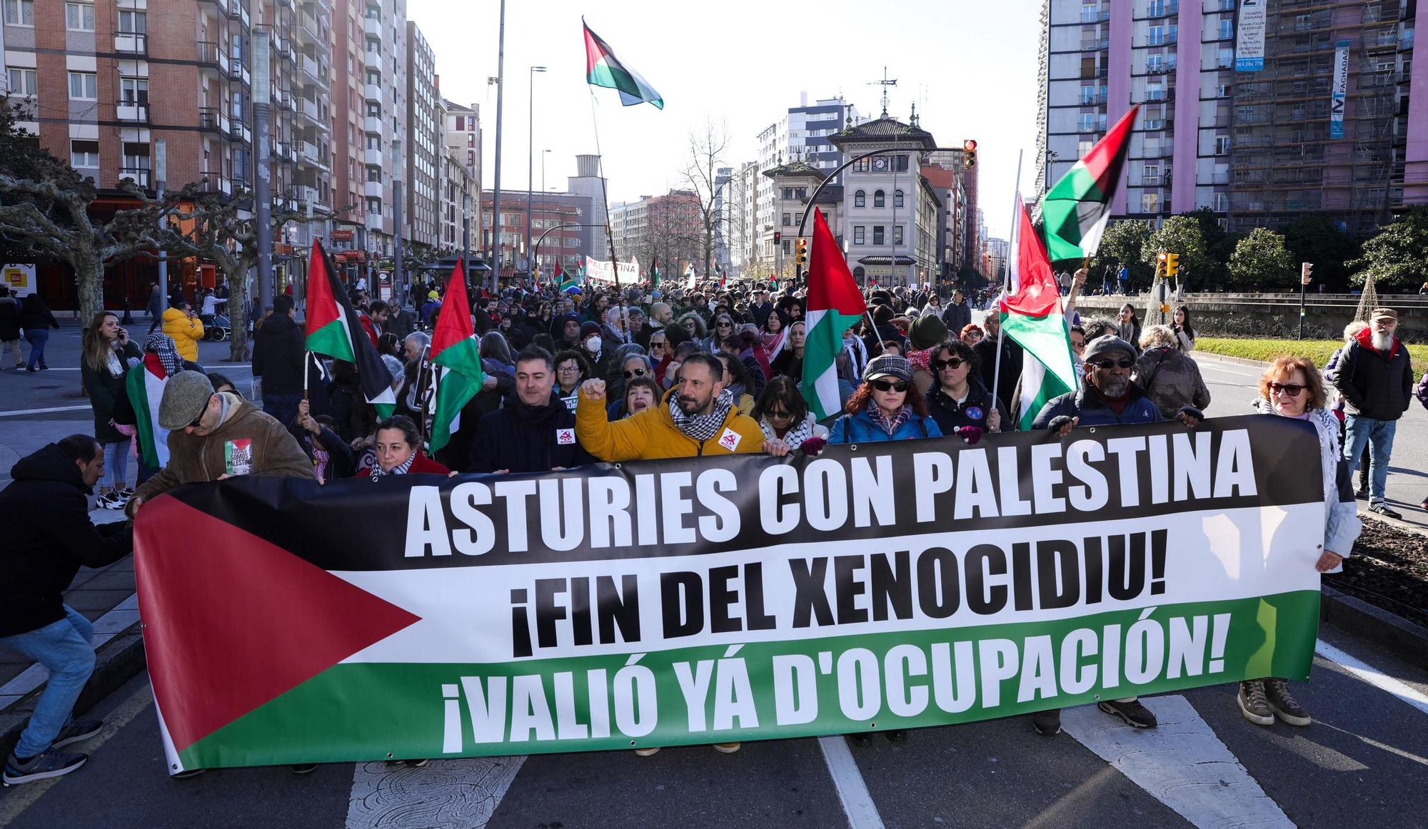 Así fue la multitudinaria manifestación de apoyo a Palestina en Gijón