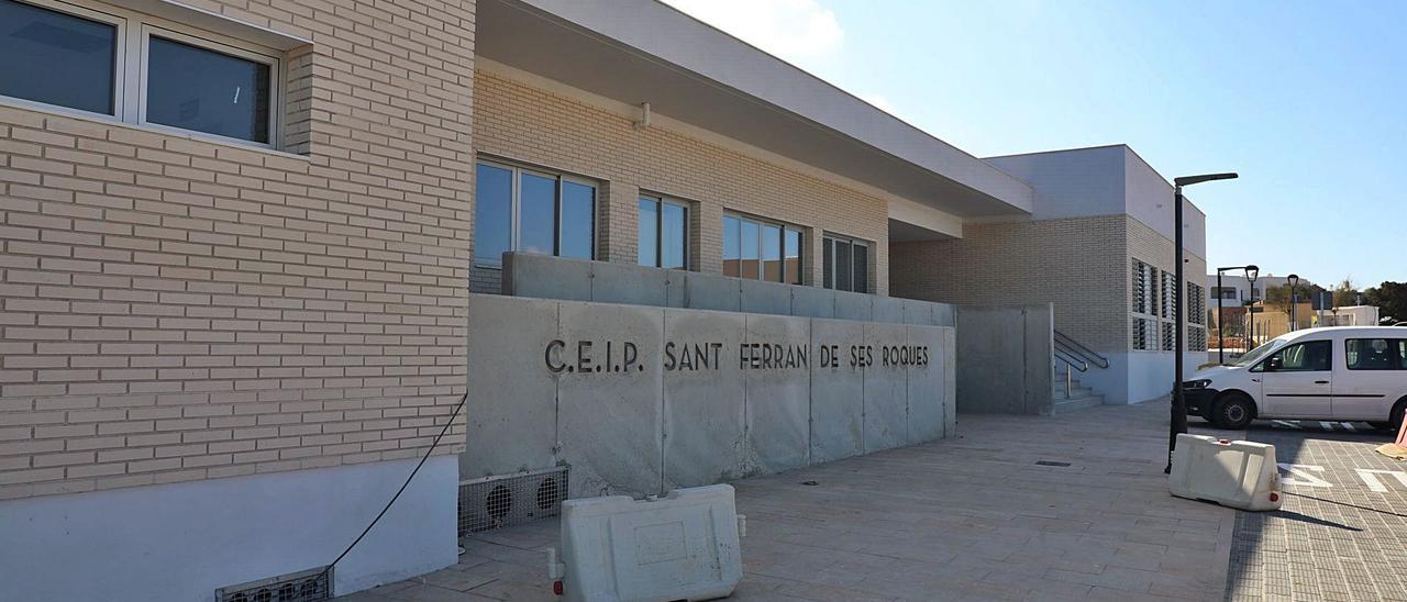 Fachada del nuevo colegio de Sant Ferran de ses Roques que abrirá sus puertas este jueves. | C.C.
