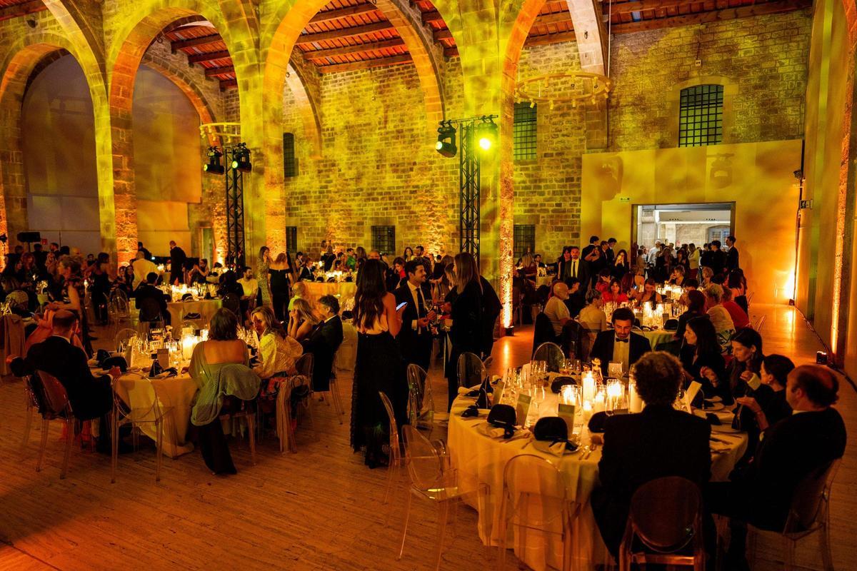 El salón de las Drassanes donde se ha celebrado la gala del centenario Raffel Pagès.
