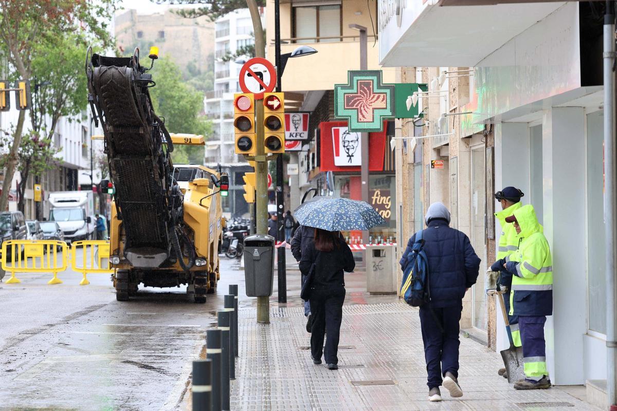 Cortado al tráfico un tramo de Ignasi Wallis por el plan de reasfaltado de Ibiza
