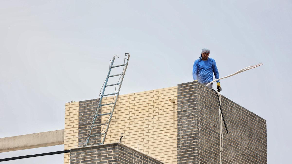 SINIESTRALIDAD LABORAL | Los accidentes laborales mortales bajaron un 7,7% en 2025 pero siguen dejando dos muertos al día en España SINIESTRALIDAD LABORAL | Los accidentes laborales mortales bajaron un 7,7% en 2025 pero siguen dejando dos muertos al día en España