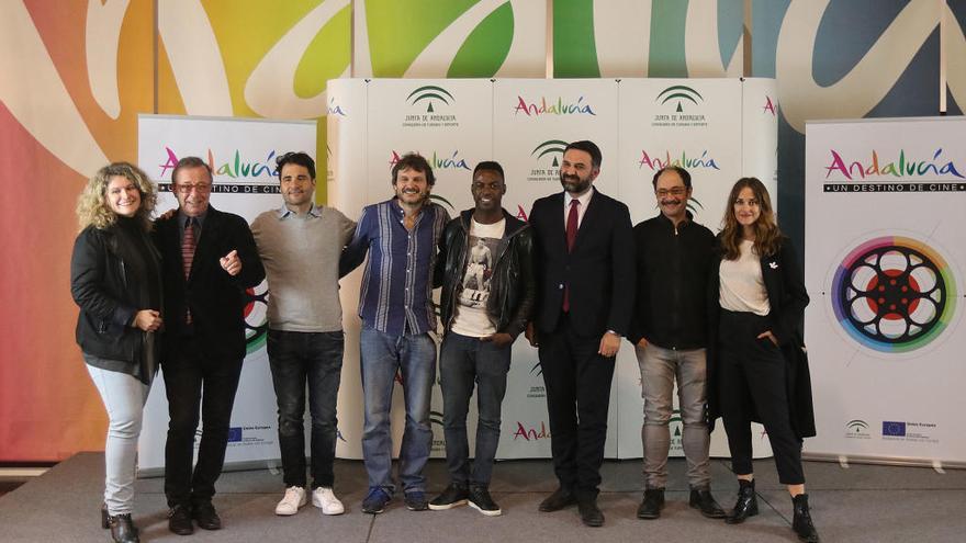 El equipo de la película &#039;Señor dame paciencia&#039;,  junto al consejero en la sede de Turismo Andaluz