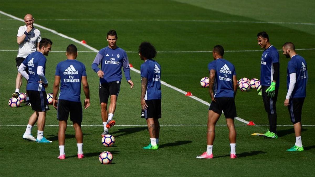 El Real Madrid se ejercita con la asuencia de Bale, Varane y Pepe