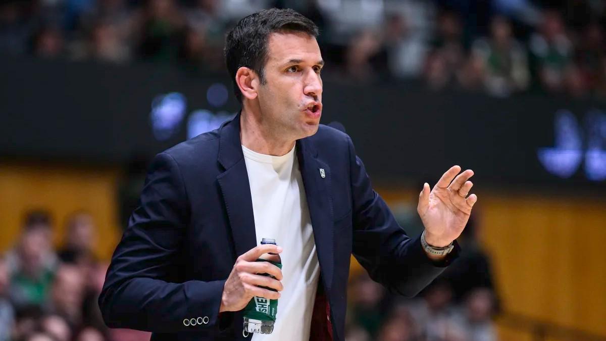 Dani Miret, en el segundo partido ante el AEK Atenas