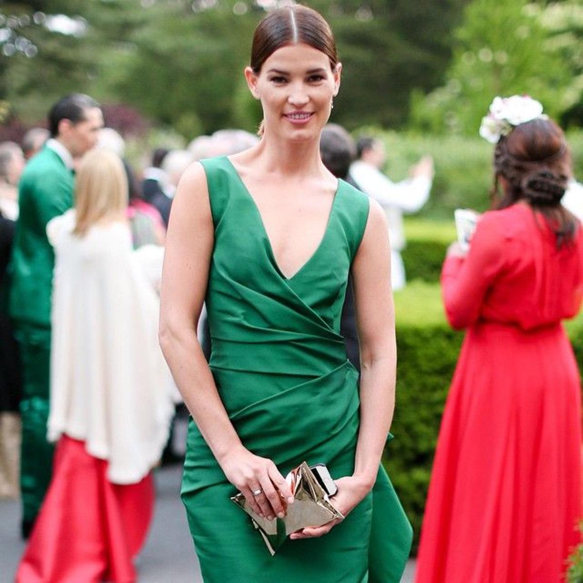 Hanneli Mustaparta con el clutch de Anya Hindmarch que todas llevan